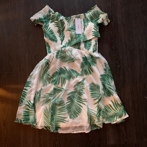 Brand New VICI palm print smocked dress - Picture 2 of 2